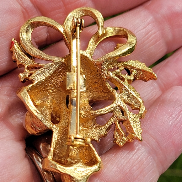 Vintage Christmas Bell Brooch ~ Unsigned ~ 1960s? ~ Rhinestone Embellished - Picture 13 of 16